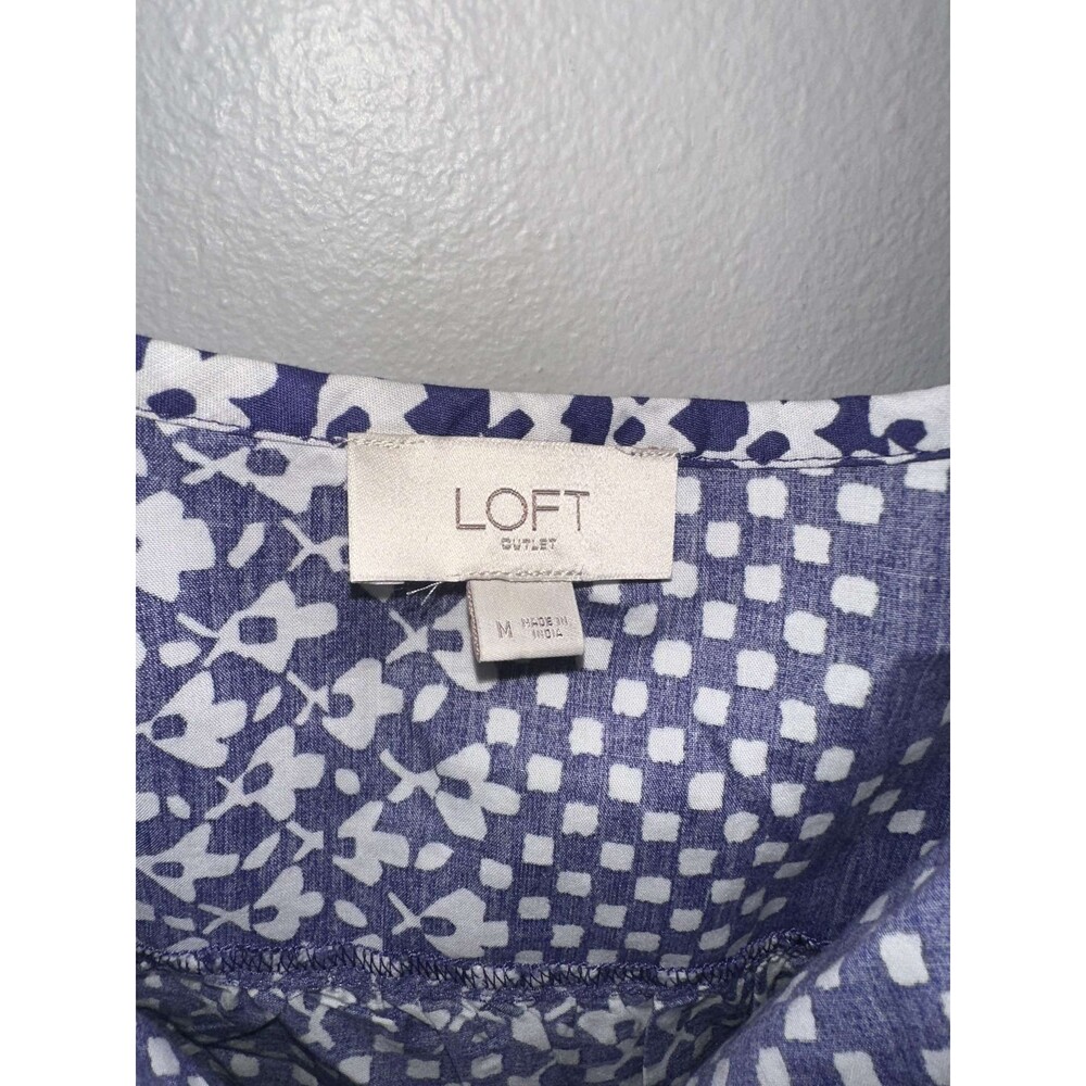 LOFT Blue & White Geometric Print Split Neck Blouse Sz M - Picture 4 of 4